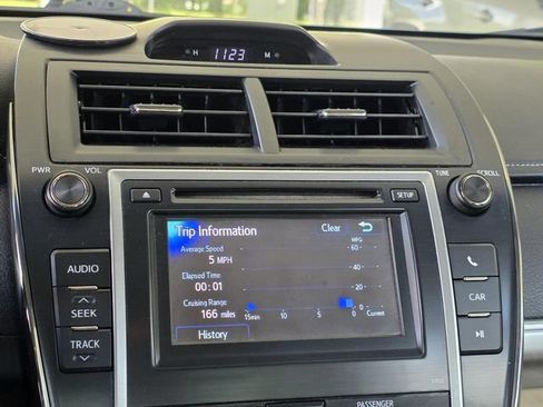 Used 2012 Toyota Camry LE FWD image 13