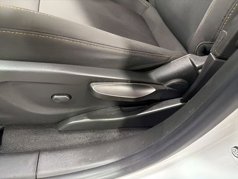 Used 2017 Chevrolet Trax LT AWD/4WD image 12