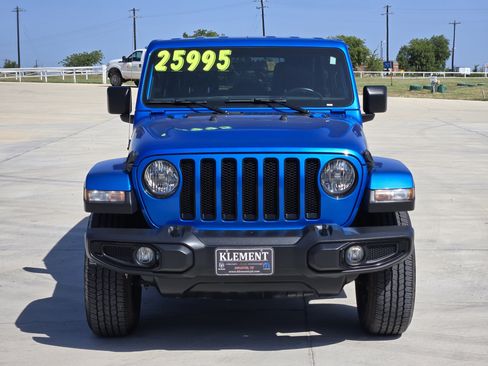 Used 2021 Jeep Wrangler Unlimited Sahara AWD/4WD image 3