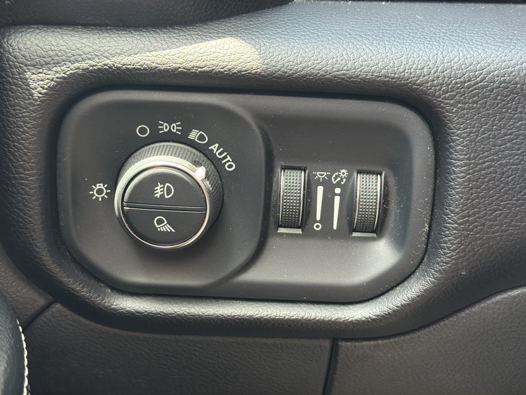 Used 2024 RAM 2500 Laramie AWD/4WD image 12