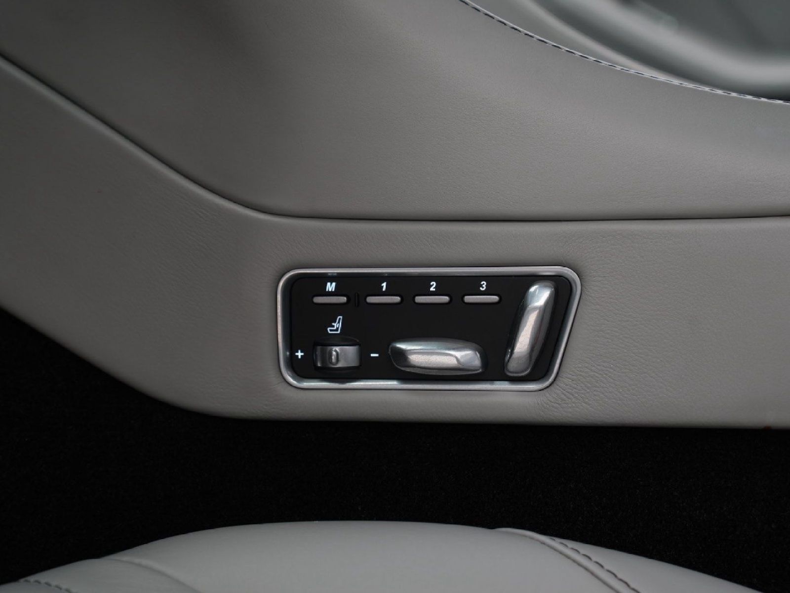 Used 2016 Aston Martin Vanquish Coupe RWD image 21