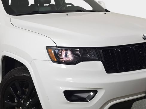 Used 2017 Jeep Grand Cherokee Altitude AWD/4WD image 35