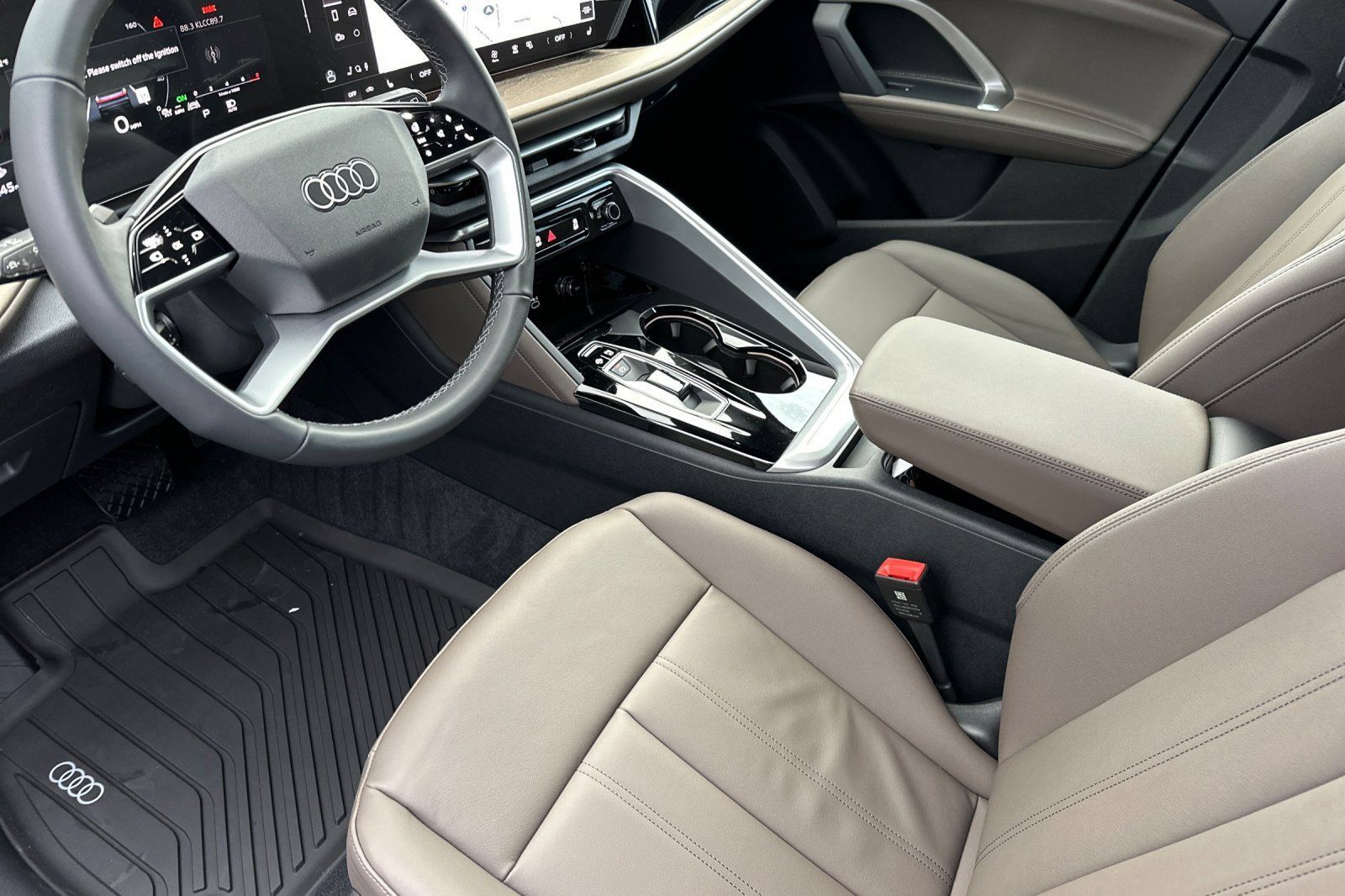 Used 2025 Audi Q5 Premium w/ Convenience Package AWD/4WD image 9