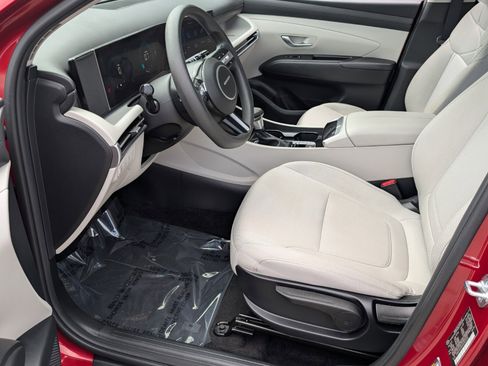 Used 2025 Hyundai Tucson SE image 11