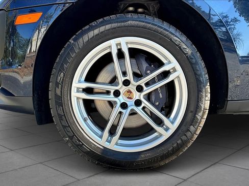 Used 2021 Porsche Macan w/ Premium Package AWD/4WD image 11