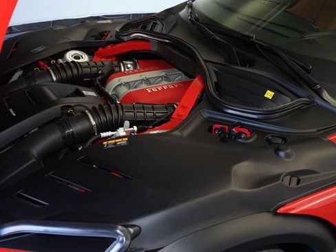 Used 2025 Ferrari Purosangue AWD/4WD image 30