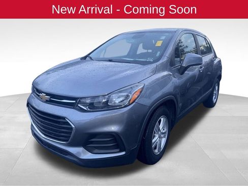 Used 2020 Chevrolet Trax LS FWD image 2