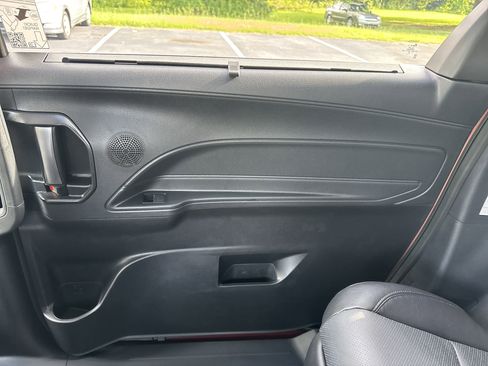 New 2025 Toyota Sienna Platinum image 32