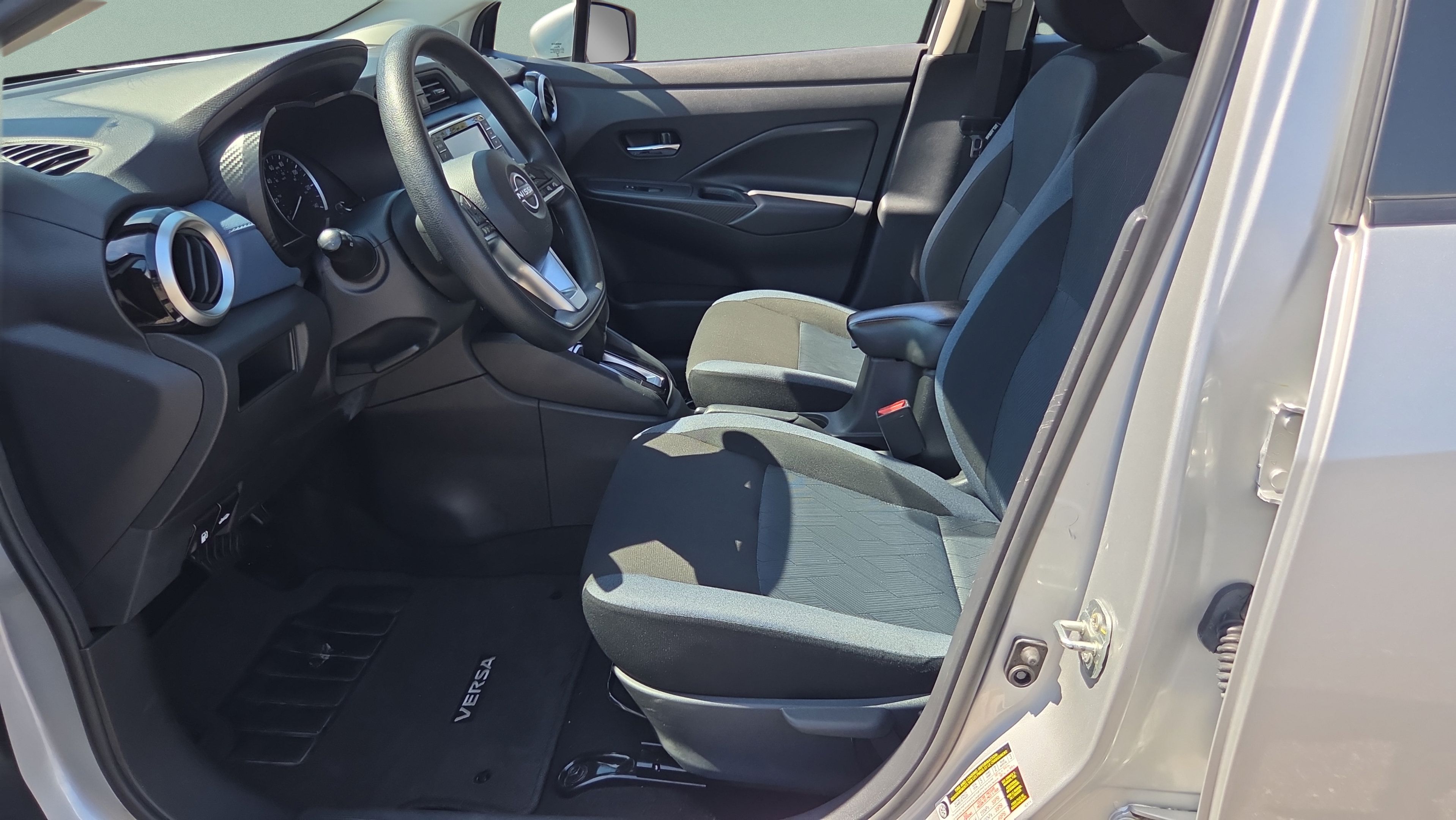 Used 2025 Nissan Versa SV FWD image 9