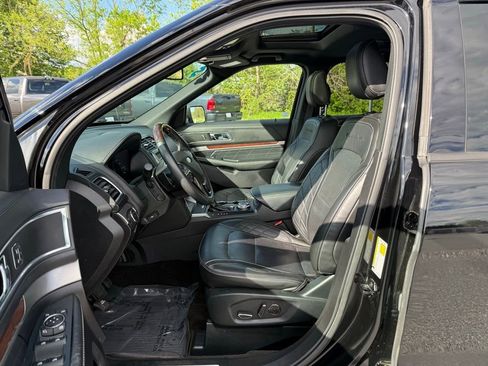 Used 2018 Ford Explorer Platinum image 10