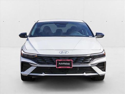 New 2025 Hyundai Elantra SEL image 2
