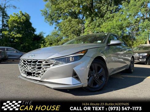 Used 2023 Hyundai Elantra SEL FWD image 2