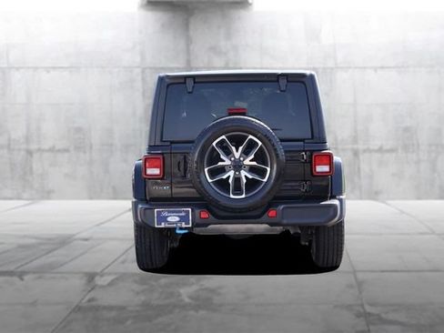 Used 2024 Jeep Wrangler Unlimited AWD/4WD image 5