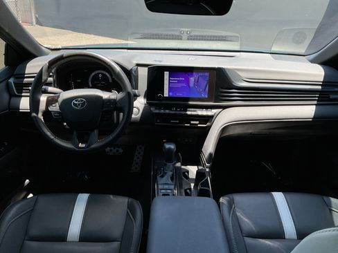 Used 2025 Toyota Camry SE w/ Convenience Package FWD image 15
