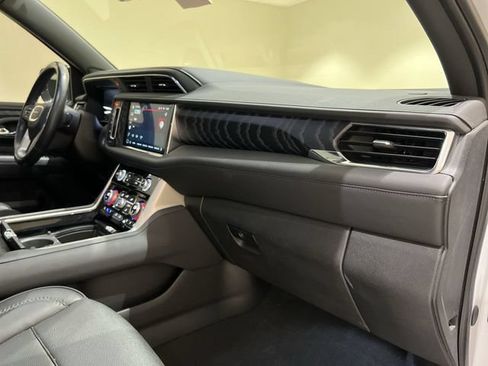 Used 2023 GMC Yukon XL Denali w/ Denali Reserve Package AWD/4WD image 28