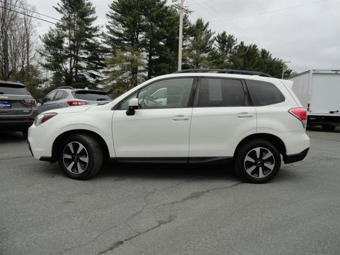 Used 2017 Subaru Forester 2.5i Premium w/ All-Weather Package AWD/4WD image 8
