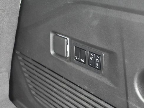 Used 2022 Chevrolet Tahoe LT w/ LT Signature Plus Package image 38