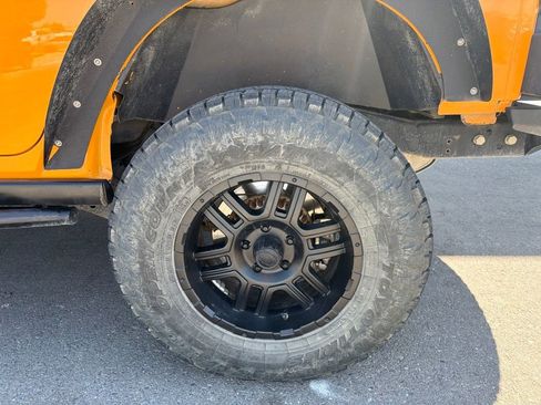 Used 2012 Jeep Wrangler Unlimited Rubicon w/ Connectivity Group AWD/4WD image 6