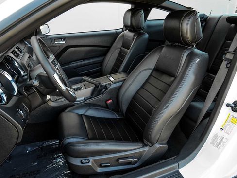 Used 2012 Ford Mustang GT Premium image 29