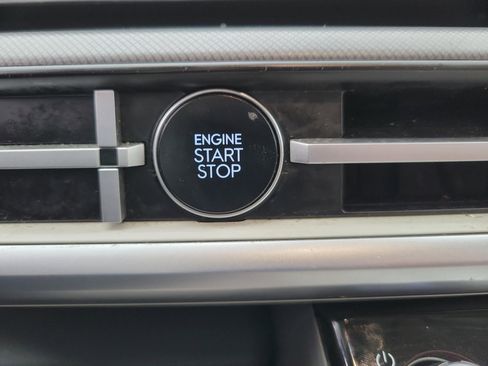 Used 2025 Hyundai Santa Fe SE image 12