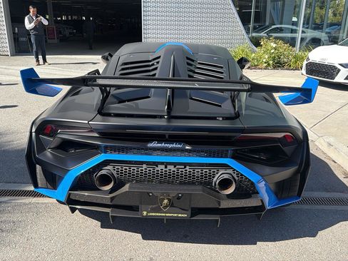 Used 2024 Lamborghini Huracan STO RWD image 6
