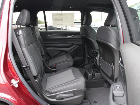 New 2025 Jeep Grand Cherokee L Laredo image 26