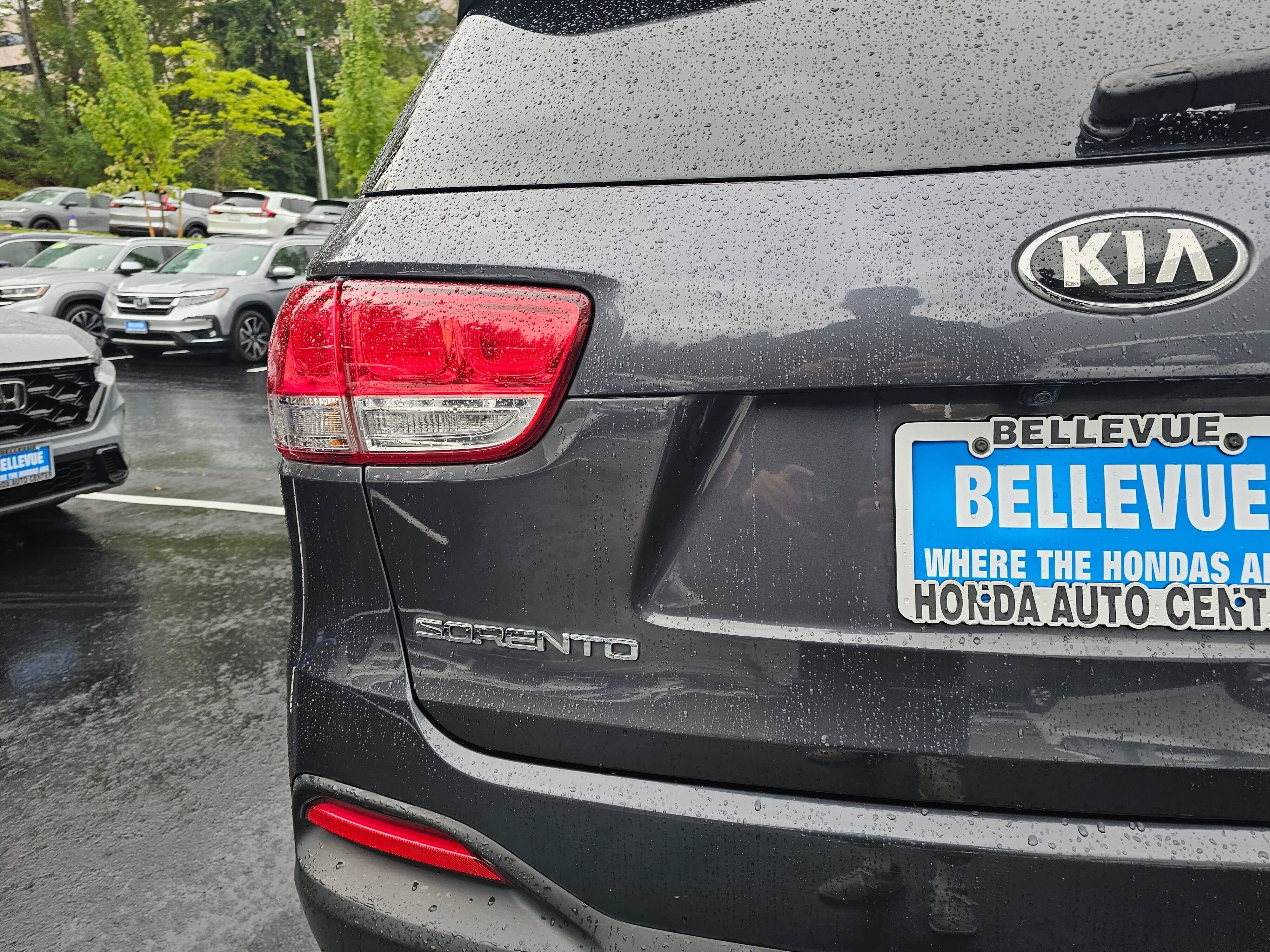 Used 2017 Kia Sorento FWD image 16