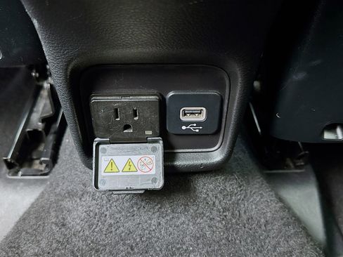Used 2019 Jeep Compass Latitude FWD image 16
