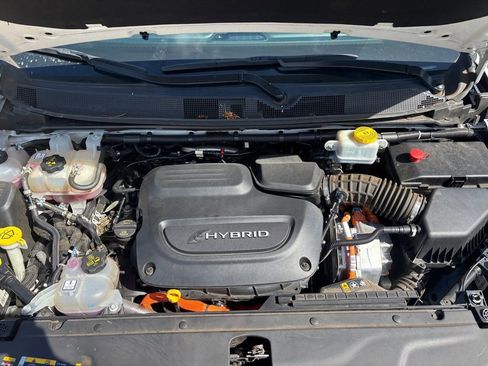 Used 2022 Chrysler Pacifica Touring-L w/ Uconnect Theater Family Group image 21