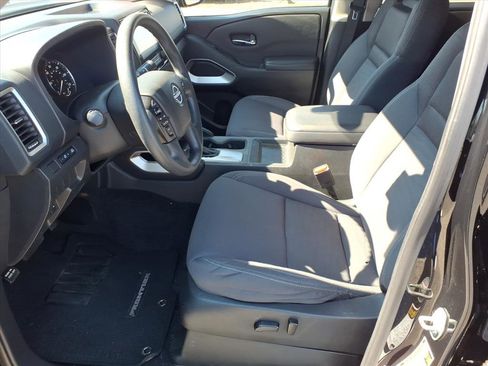 Used 2023 Nissan Frontier SV image 5