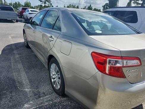 Used 2014 Toyota Camry LE FWD image 9