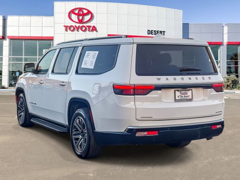 Used 2023 Jeep Wagoneer L Series II AWD/4WD image 5