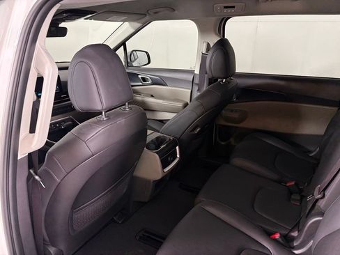New 2026 Kia Carnival FWD image 37