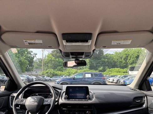 Used 2025 Nissan Rogue SV FWD image 35