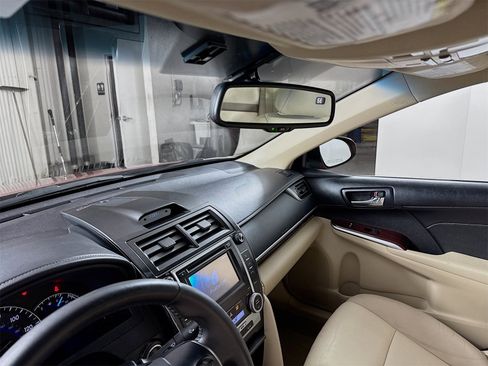 Used 2013 Toyota Camry XLE image 6