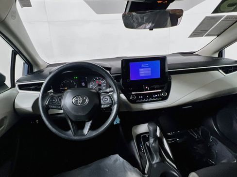 Used 2025 Toyota Corolla LE FWD image 30