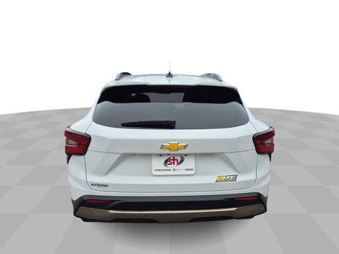 Certified 2025 Chevrolet Trax ACTIV w/ Driver Confidence Package FWD image 8