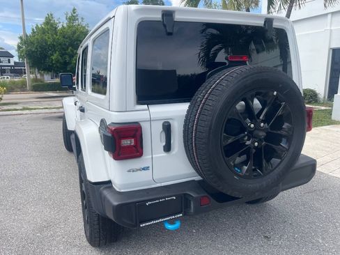 Used 2023 Jeep Wrangler Unlimited Sahara AWD/4WD image 35