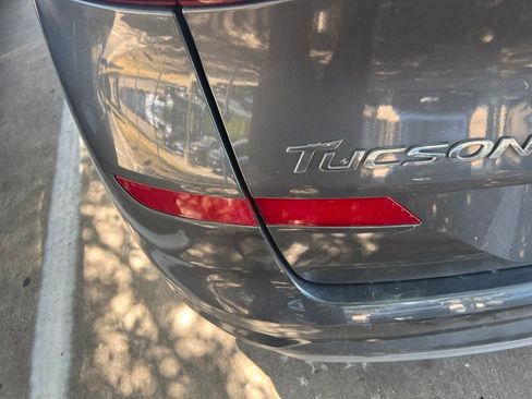 Used 2019 Hyundai Tucson Sport FWD image 3