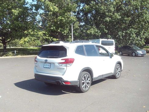 Used 2020 Subaru Forester Limited AWD/4WD image 5