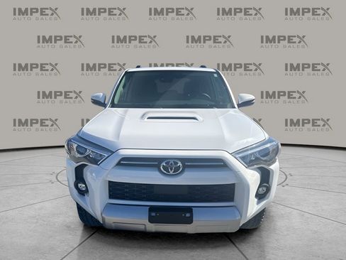 Used 2024 Toyota 4Runner TRD Off-Road Premium image 8