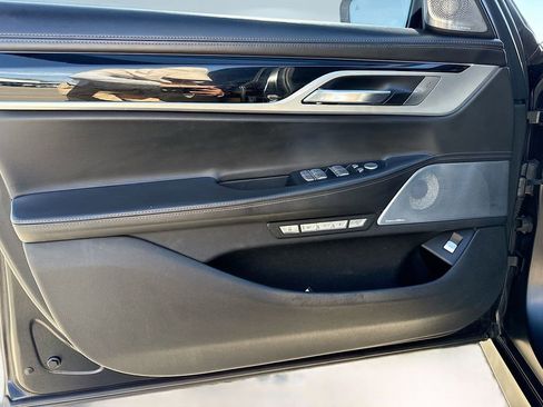 Used 2018 BMW M760i xDrive image 22