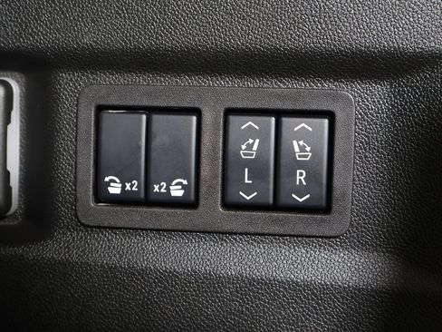 Used 2024 GMC Yukon Denali w/ Advanced Technology Package image 29