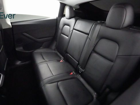 Used 2022 Tesla Model Y Long Range image 10