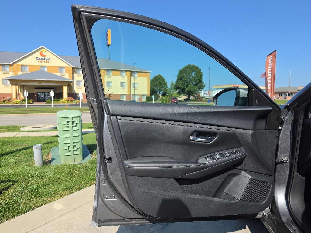 Used 2024 Nissan Sentra SV FWD image 20