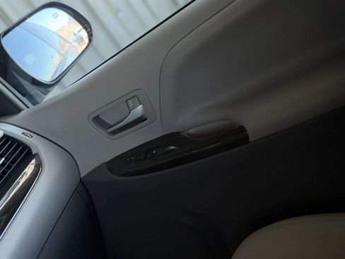 Used 2019 Toyota Sienna XLE w/ XLE Navigation Package FWD image 44