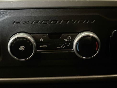 Used 2021 Ford Expedition XLT image 28
