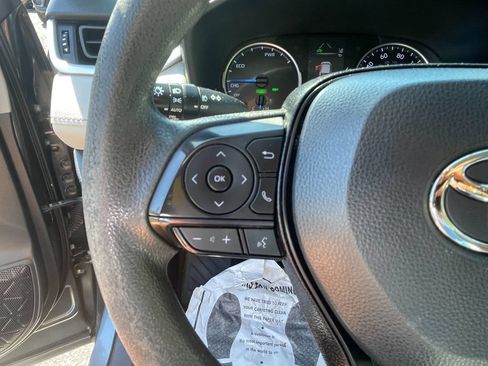 Used 2021 Toyota RAV4 XLE AWD/4WD image 16