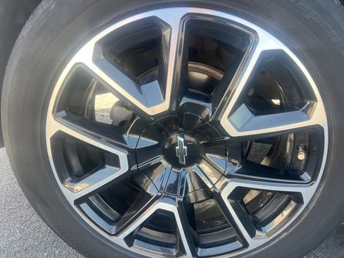 Used 2021 Chevrolet Tahoe RST w/ Luxury Package AWD/4WD image 12