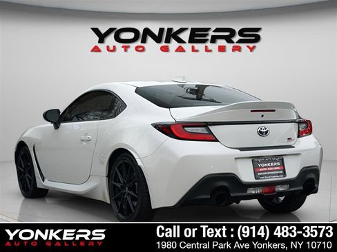 Used 2023 Toyota GR86 Premium image 5